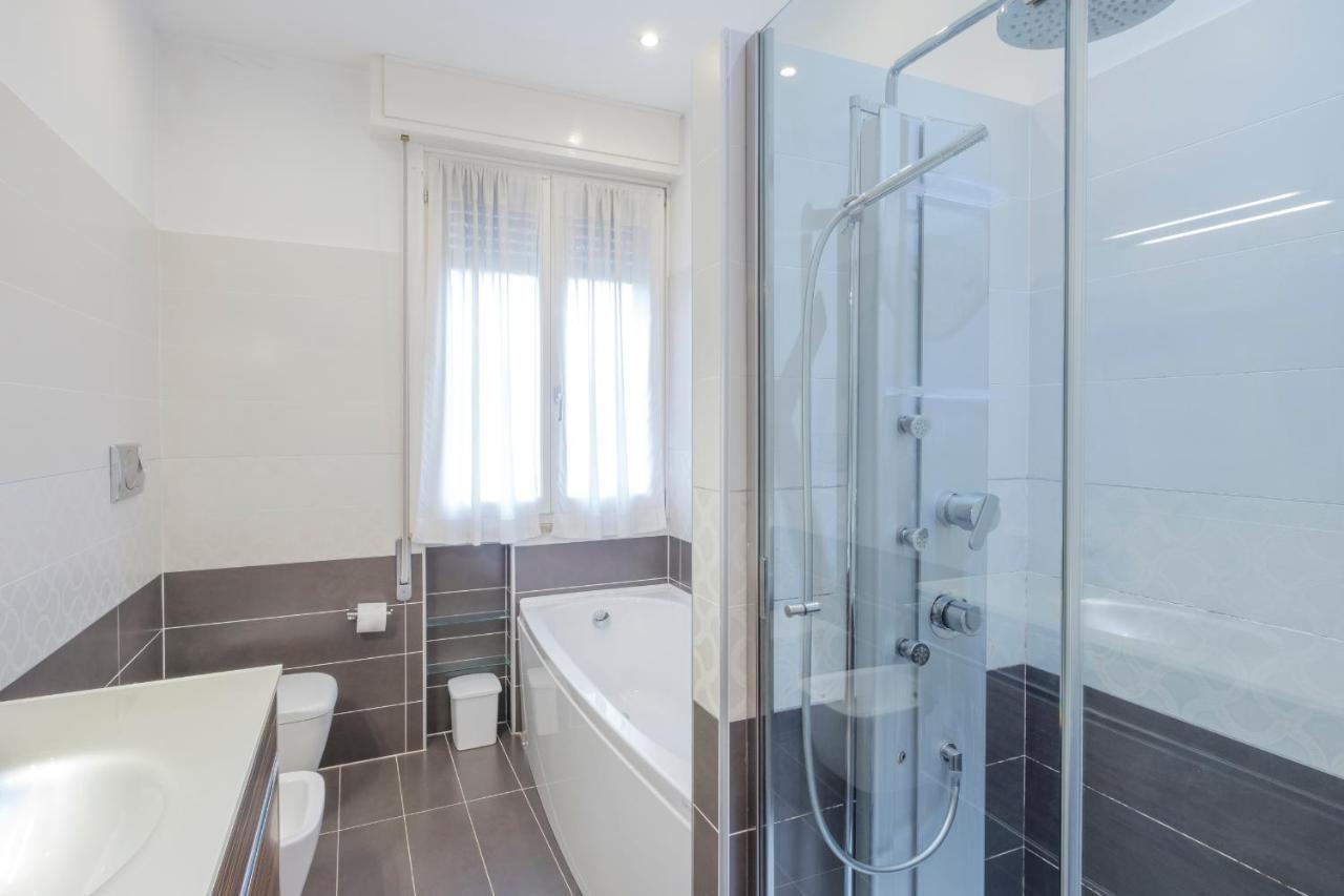Aura Home Sirmione - 2 Bedrooms Apartment ภายนอก รูปภาพ