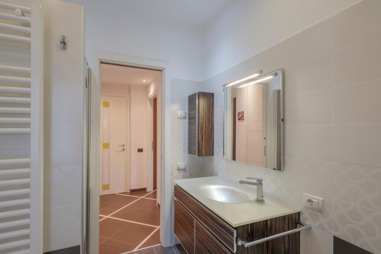 Aura Home Sirmione - 2 Bedrooms Apartment ภายนอก รูปภาพ