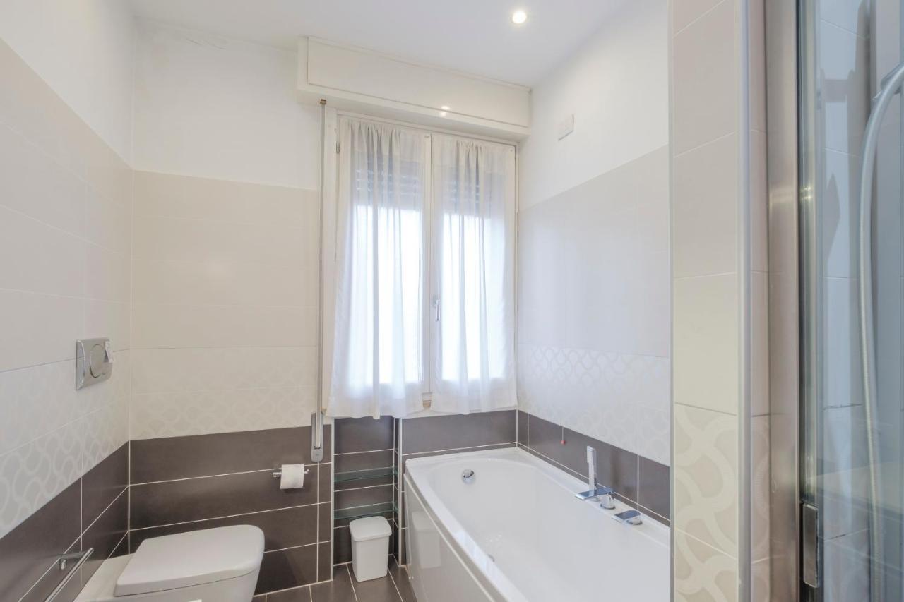 Aura Home Sirmione - 2 Bedrooms Apartment ภายนอก รูปภาพ
