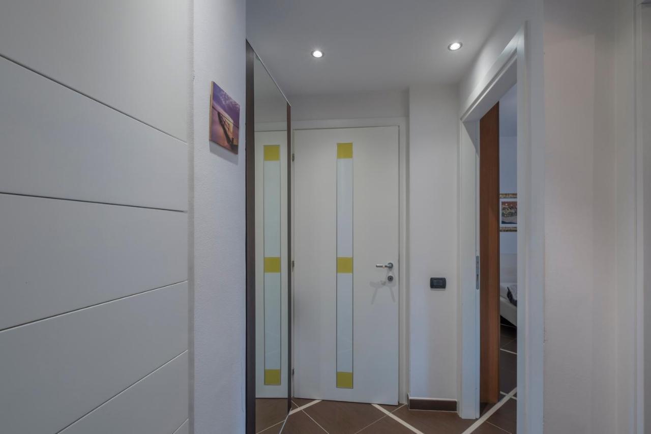 Aura Home Sirmione - 2 Bedrooms Apartment ภายนอก รูปภาพ