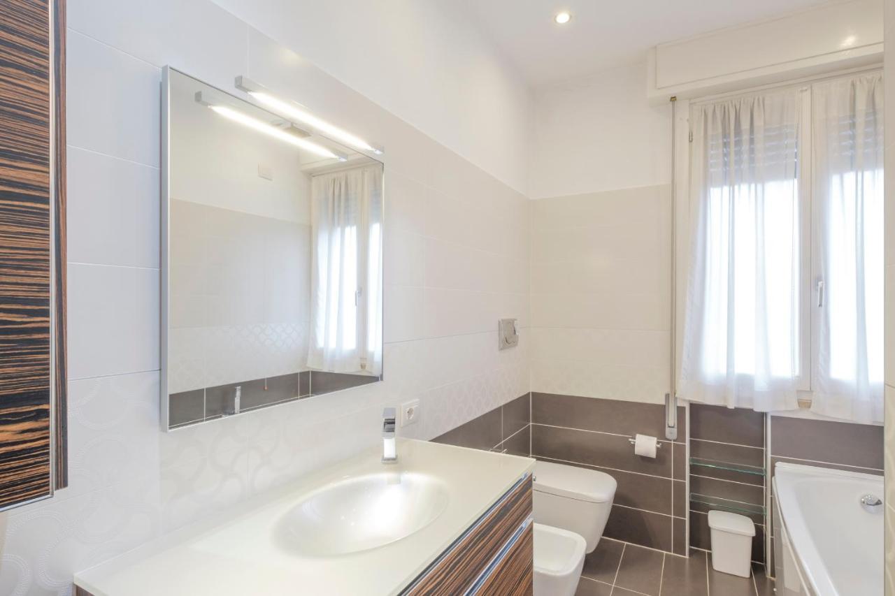 Aura Home Sirmione - 2 Bedrooms Apartment ภายนอก รูปภาพ